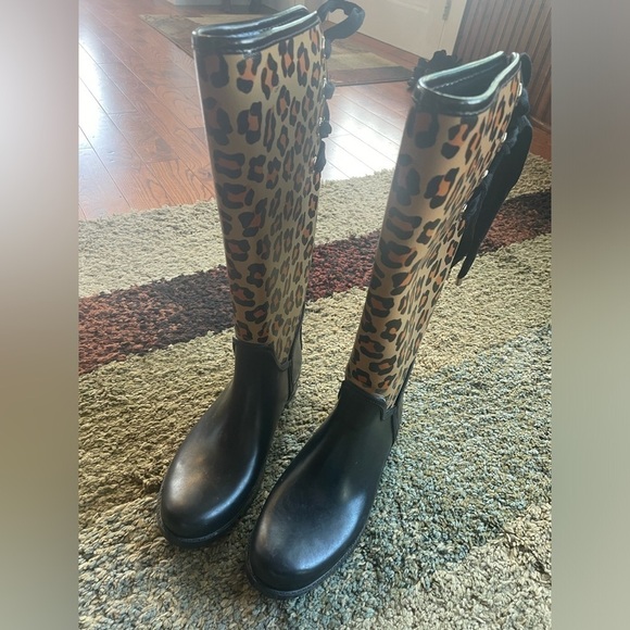 Authentic Coach Leopard Signature Outline “Tristee” Rain Boots - Picture 5 of 11